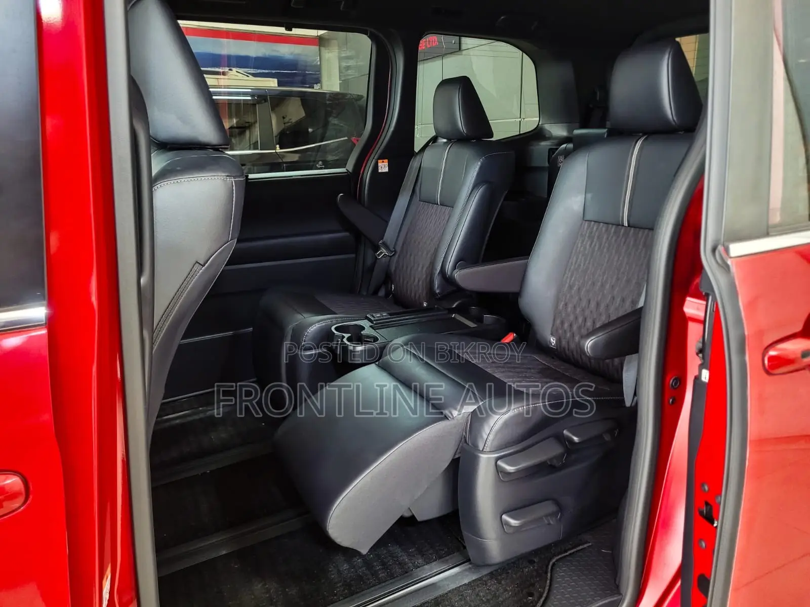 Toyota Noah 2022 Red