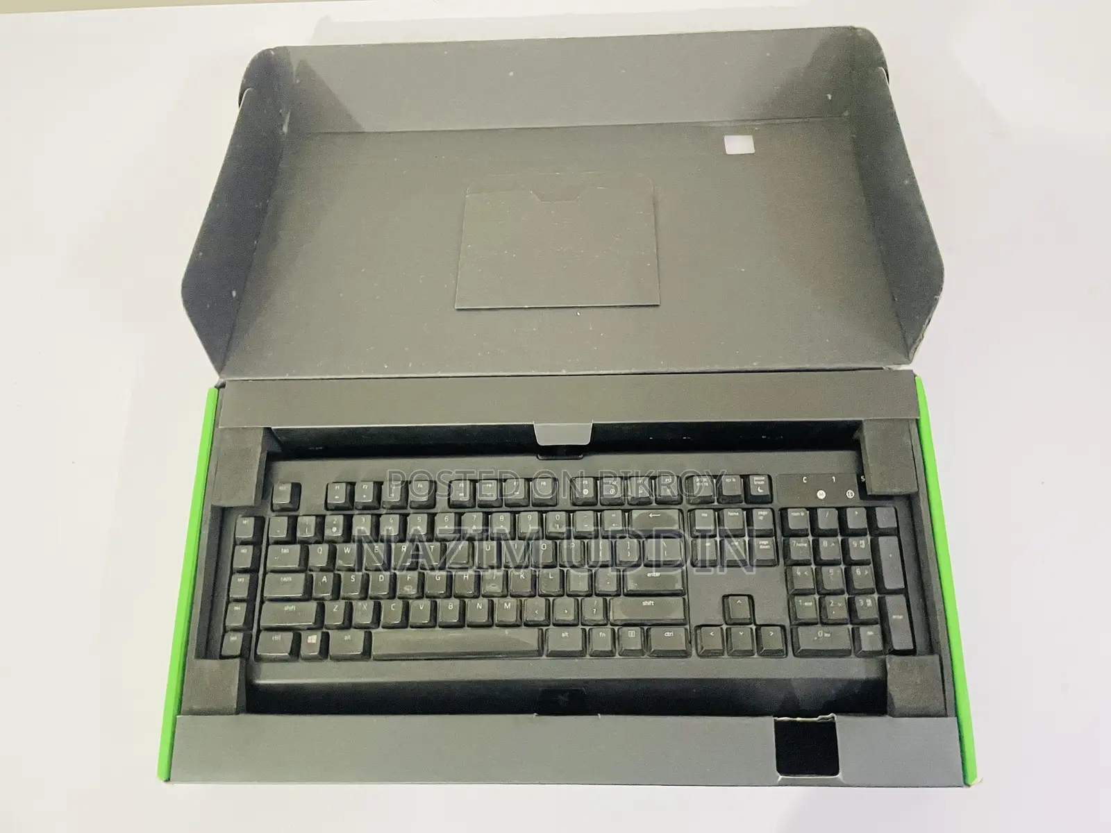 Keyboard: Razer Blackwidow Chroma V2(Green Switches)