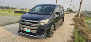 Toyota Noah 2017 Blue