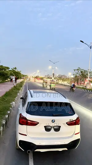বিএমডাব্লু এক্স১ এক্সড্রাইভ২৮আই এডব্লিউডি ২০১৭ সাদা