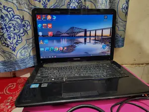 Laptop Toshiba Satellite M840 4GB Intel Core i5 SSD 256GB