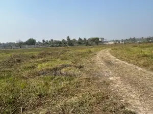 কাঞ্চন ব্রিজের প্রধান সড়কের পাশে ৫.৪৪ কাঠা বাড়ি করার পূর্ণ উপযোগী