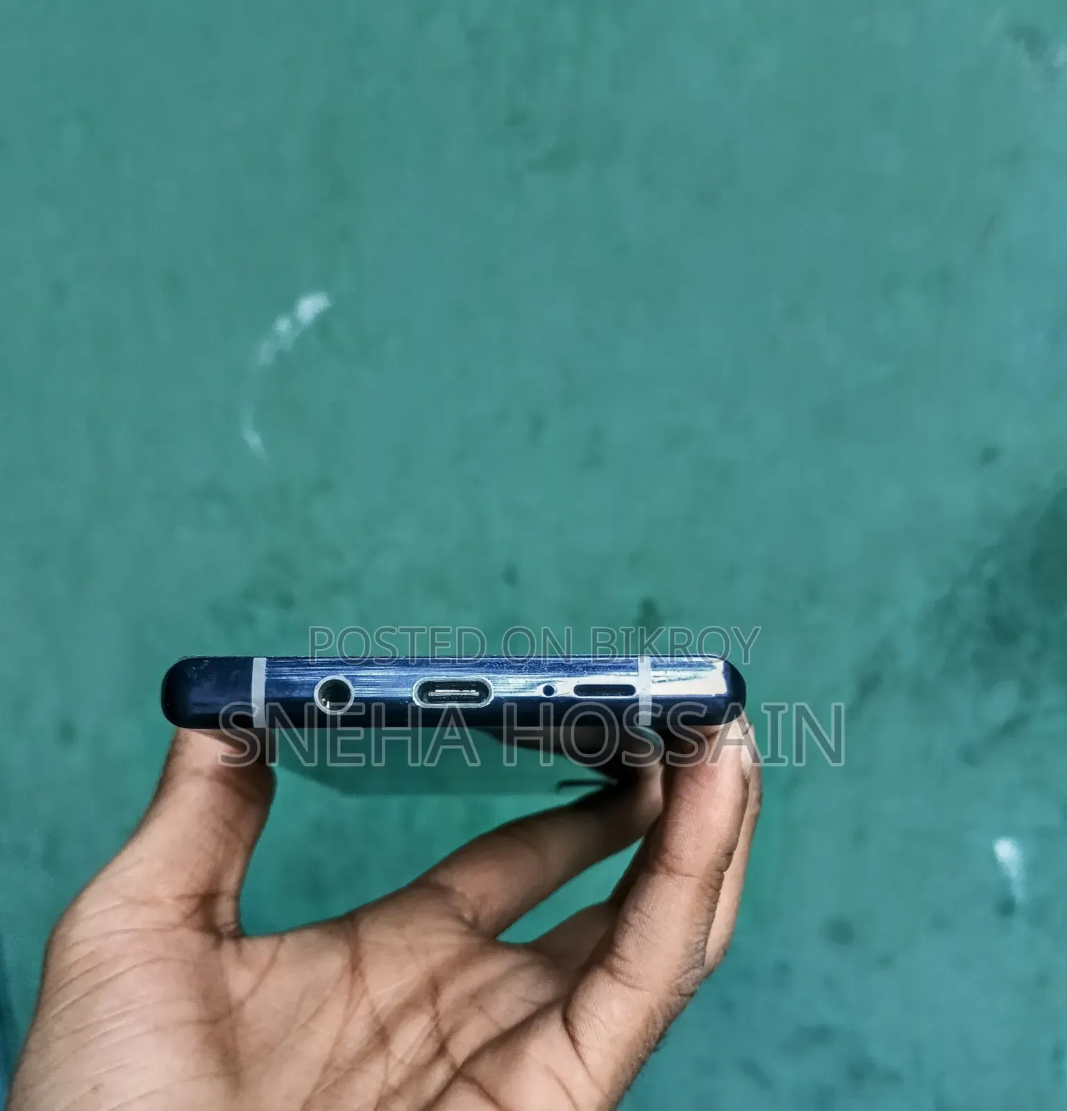 Fujitsu Arrows NX9 F-52A 128 GB Blue