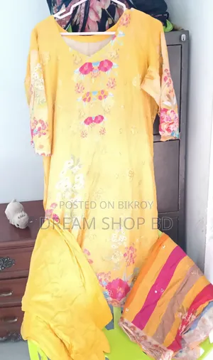মাত্র ৫০০ টাকায় ব্যবহৃত রেডিমেড সুতির থ্রিপিস।