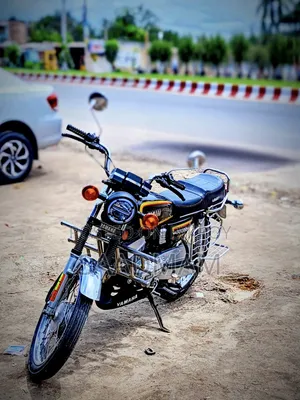 Yamaha 2000 Black