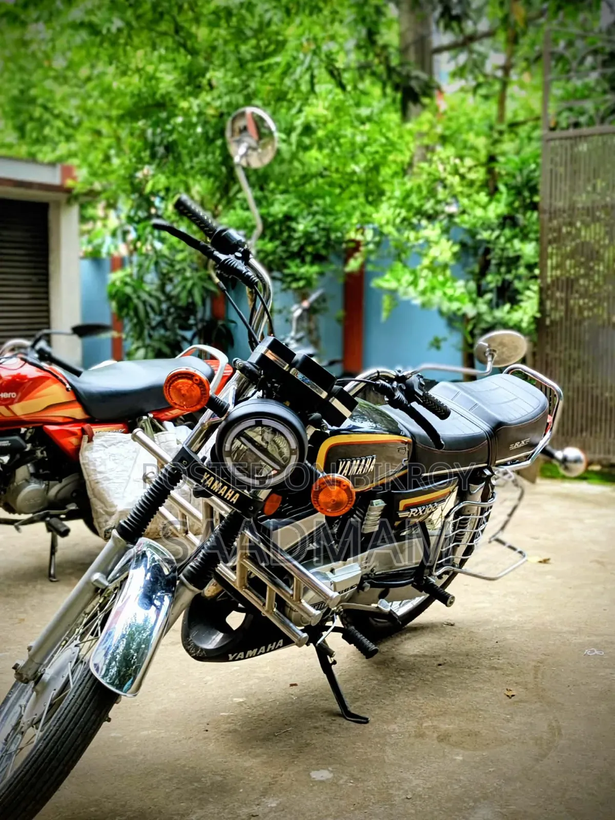 Yamaha 2000 Black