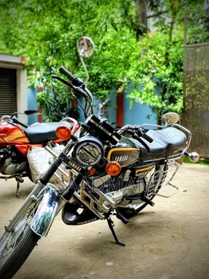 Yamaha 2000 Black