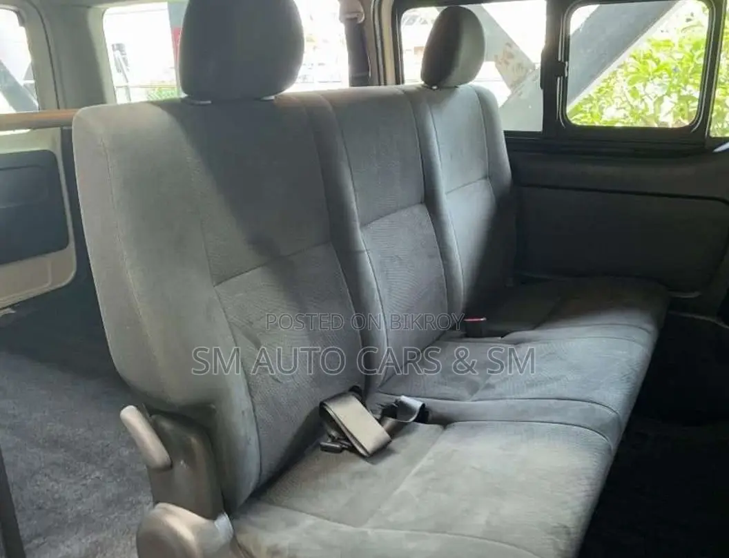 Toyota HiAce 2021 White