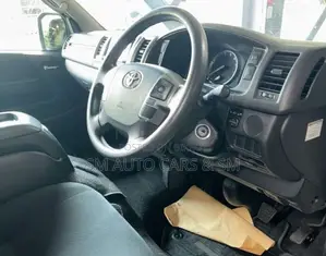 Toyota HiAce 2021 White