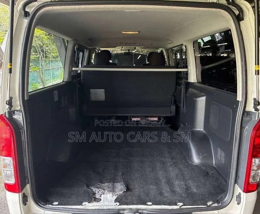 Toyota HiAce 2021 White