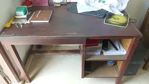 কাঠের ডেস্ক