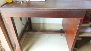 কাঠের ডেস্ক