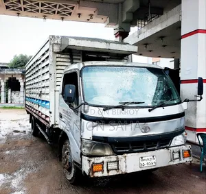 Covered van for carrying one-day-old chicks for urgent sale