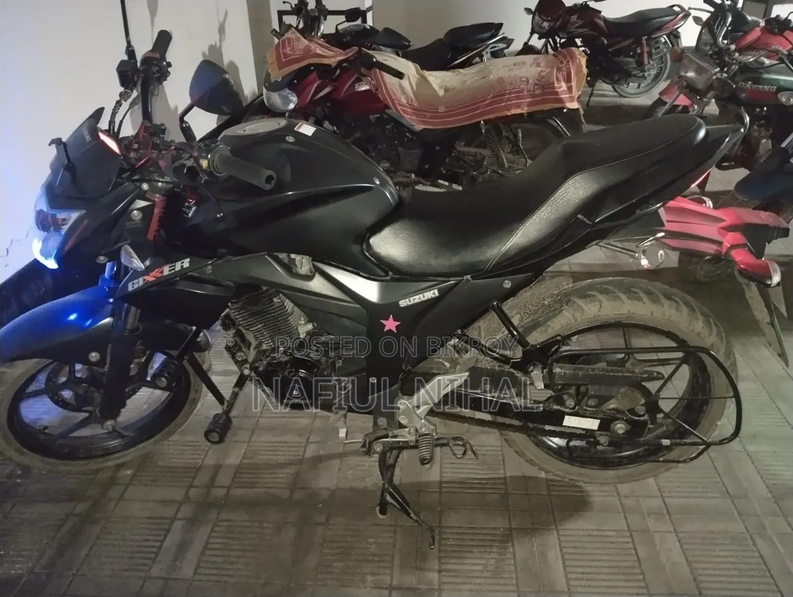 সুজুকি গিক্সার ২০২৪ কালো