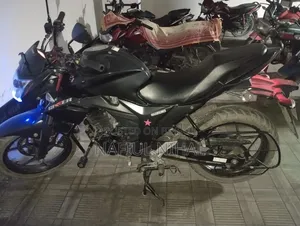 সুজুকি গিক্সার ২০২৪ কালো