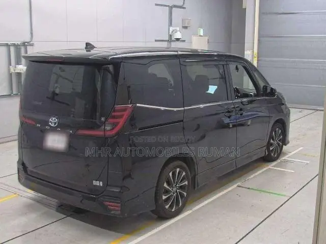 Toyota Noah 2022 Black