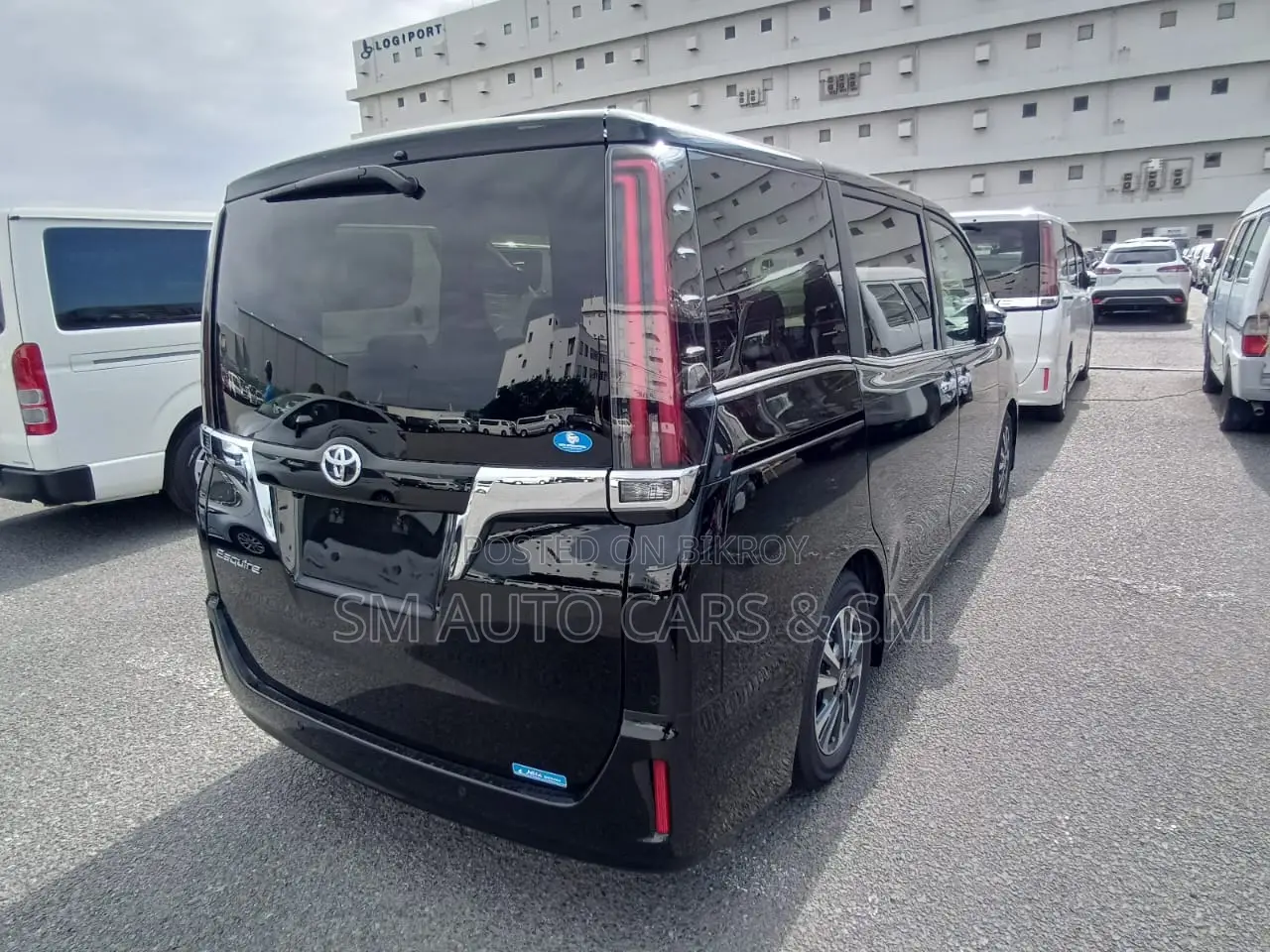 Toyota Esquire 2.0 FWD (8 seater) 2021 Black