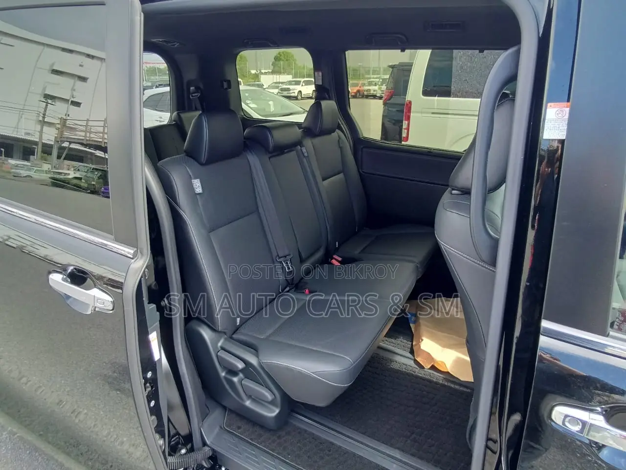 Toyota Esquire 2.0 FWD (8 seater) 2021 Black
