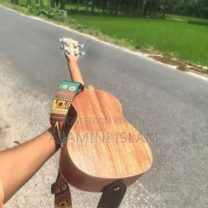 Ukulele24"