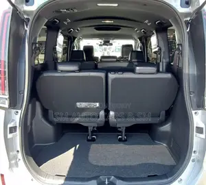 Toyota Esquire 2.0 FWD (8 seater) 2021 Silver