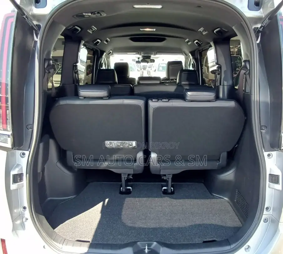 Toyota Esquire 2.0 FWD (8 seater) 2021 Silver