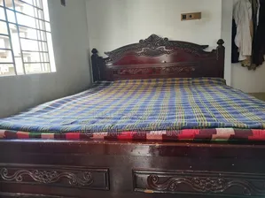 খাট ৫/৭ (তোশক, ম্যাট্রেস সহ)