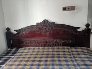 খাট ৫/৭ (তোশক, ম্যাট্রেস সহ)