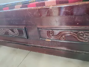 খাট ৫/৭ (তোশক, ম্যাট্রেস সহ)