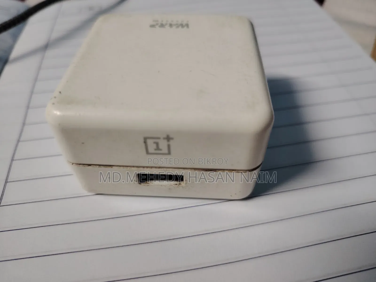 Oneplus ফোনের অর্জিনাল চার্জার।