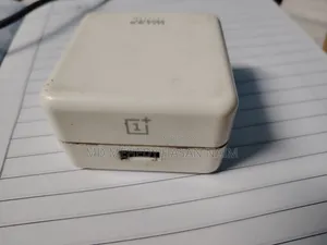 Oneplus ফোনের অর্জিনাল চার্জার।