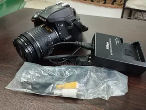Nikon D 3300 | Lens 18-55 | 24 Megapixel