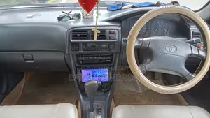 টয়োটা করোল্লা ১৯৯৮ হোয়াইট