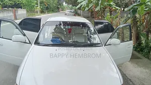টয়োটা করোল্লা ১৯৯৮ হোয়াইট
