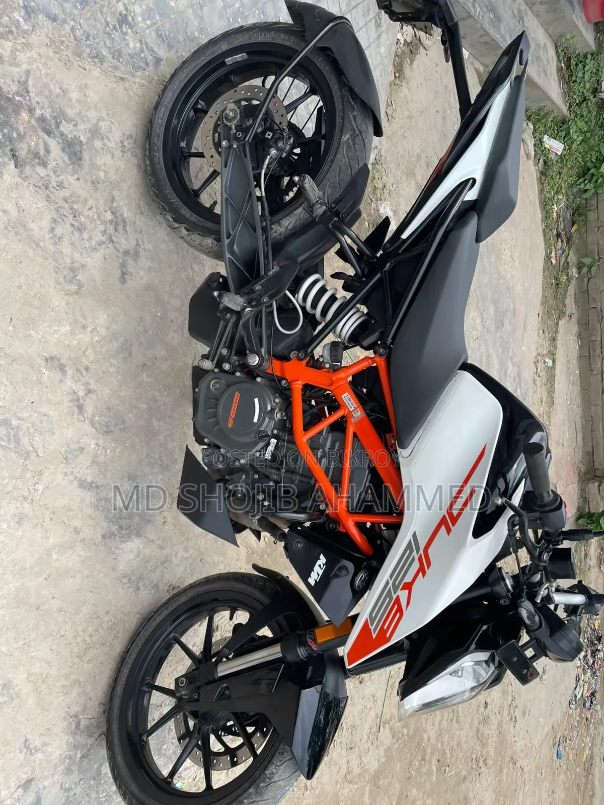 KTM Duke 125 2023 White