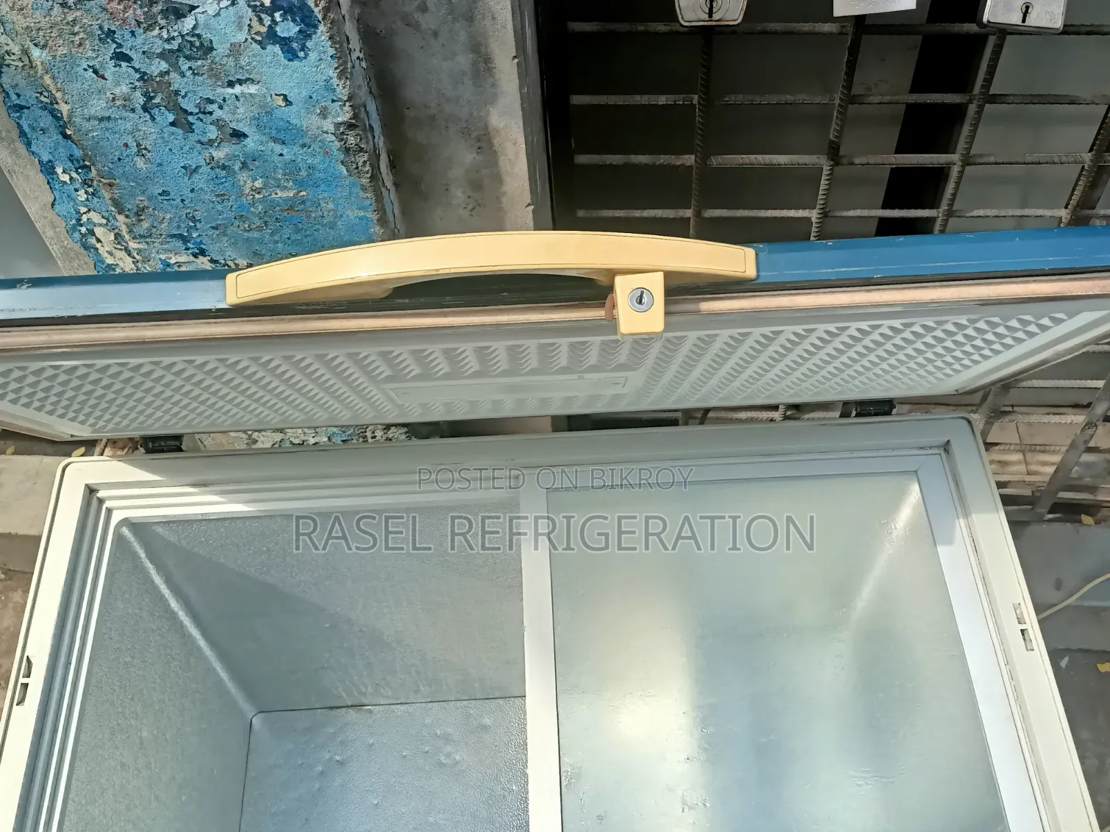 220 লিটার LG ফিরিজ বিক্রি করা হবে।