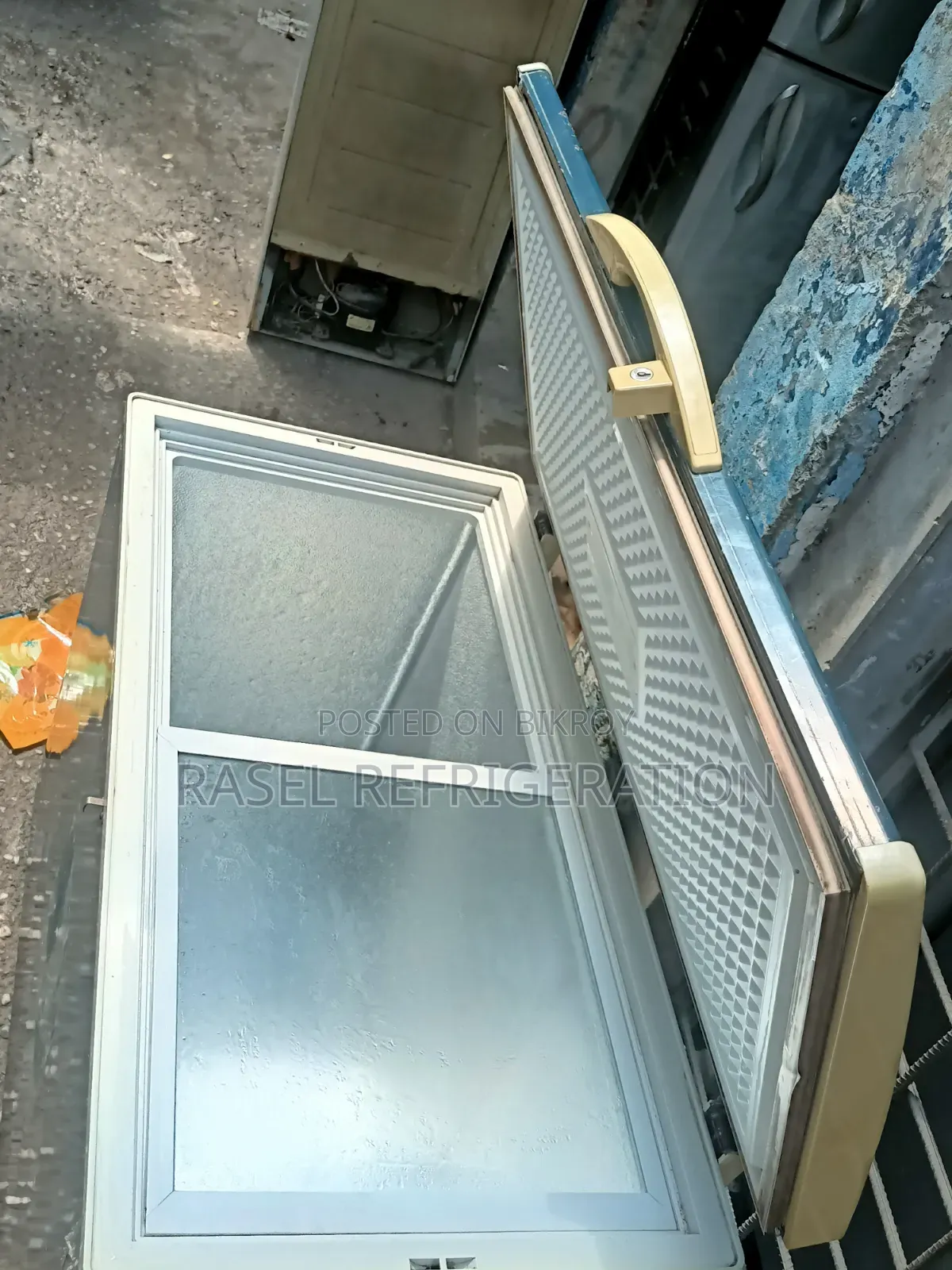 220 লিটার LG ফিরিজ বিক্রি করা হবে।