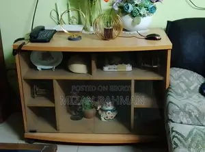 টিভি ট্রলি বা ক্যাবিনেট