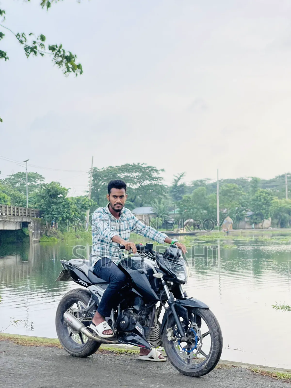 TVS Apache RTR 160 4V 2021 Black