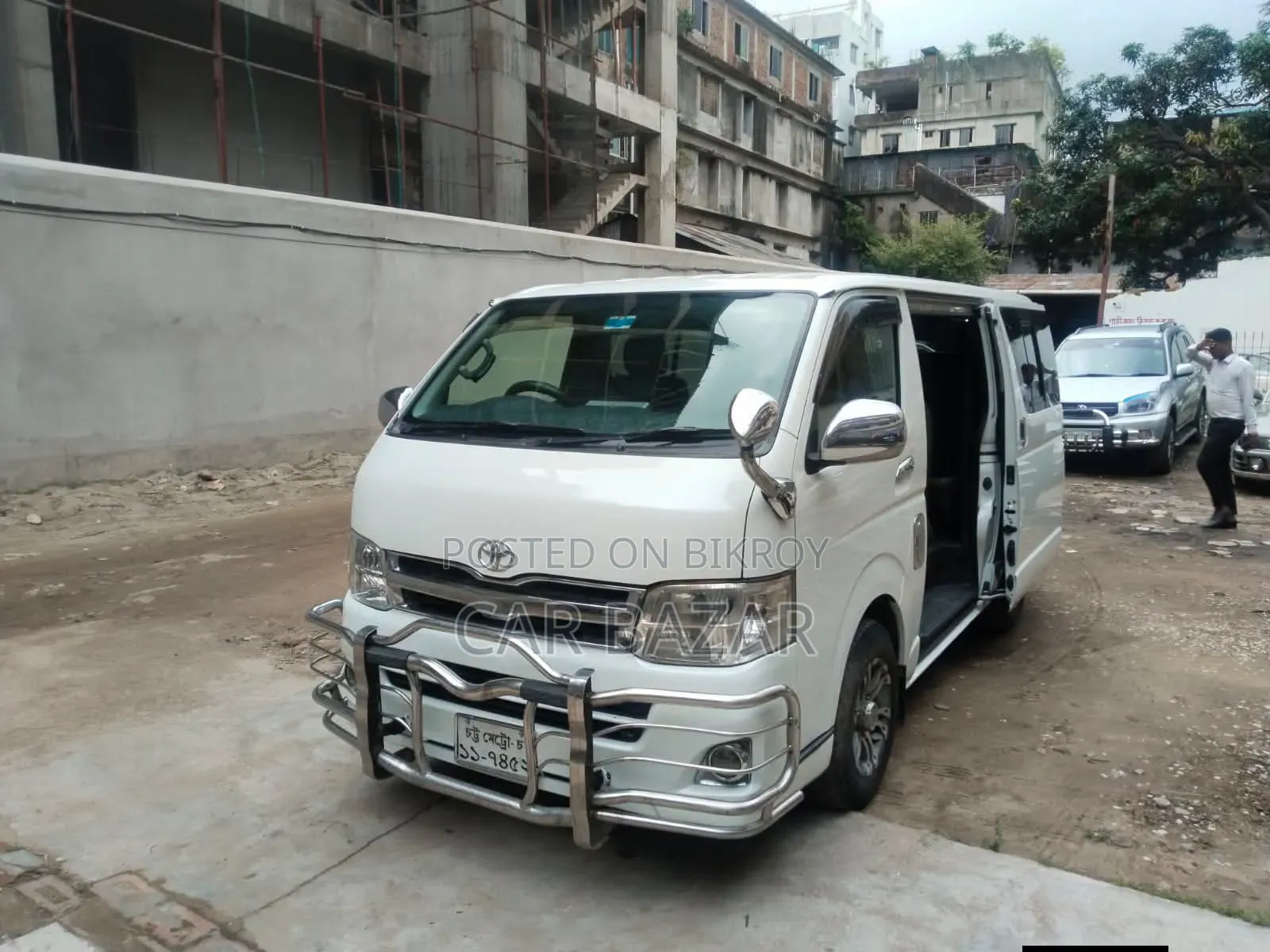 Toyota HiAce 2012 White