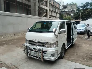Toyota HiAce 2012 White