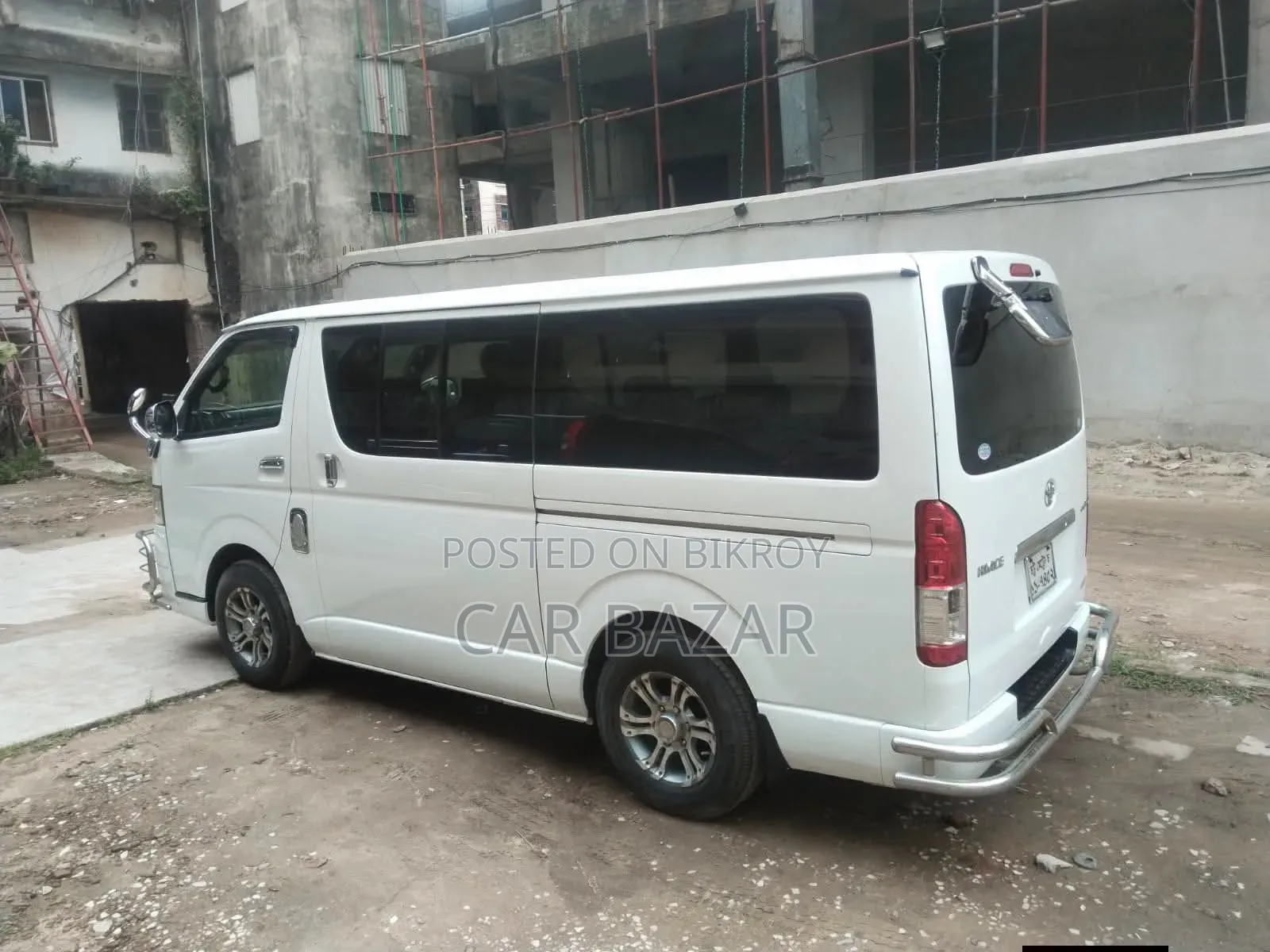 Toyota HiAce 2012 White
