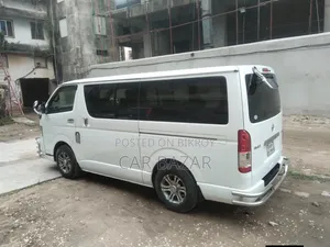 Toyota HiAce 2012 White