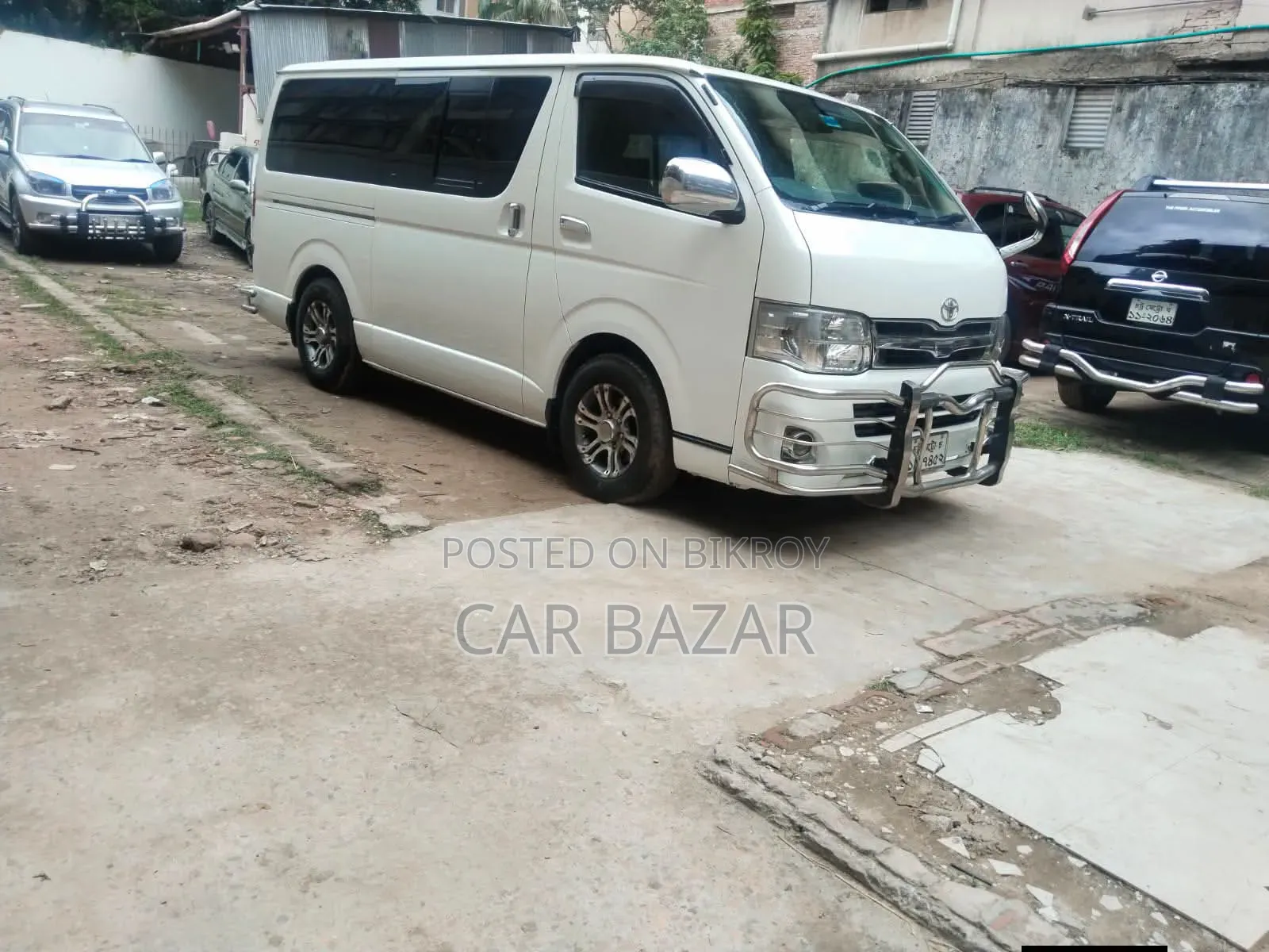 Toyota HiAce 2012 White