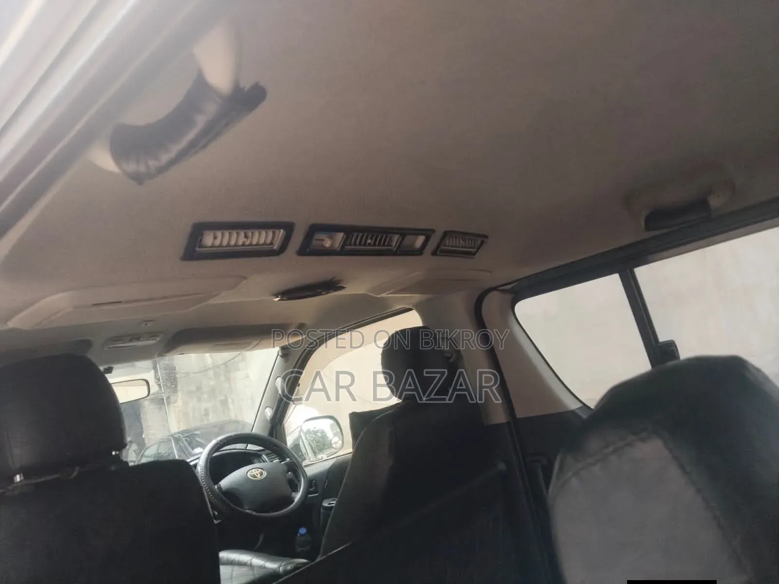 Toyota HiAce 2012 White