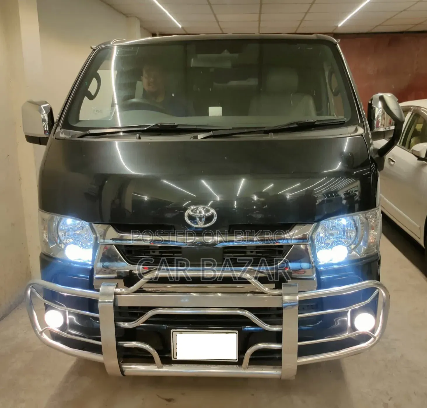 Toyota HiAce 2021 Black