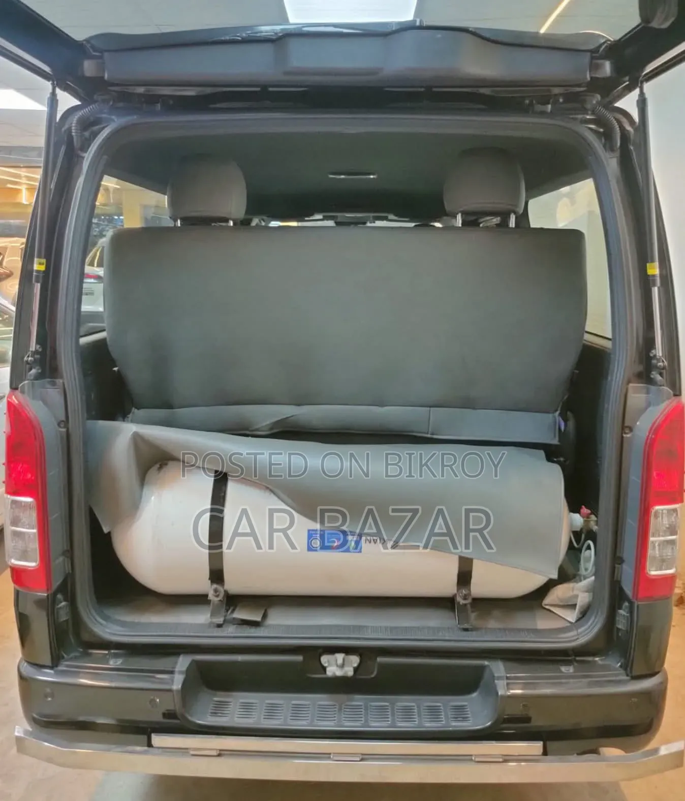 Toyota HiAce 2021 Black
