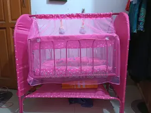 বাচ্চাদের দোলনা