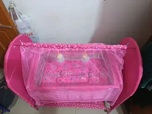 বাচ্চাদের দোলনা