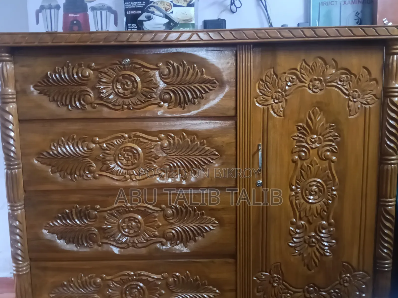বিক্রয় করা হবে একটি ও একটা সেগুন কাঠের ওয়ারড্রব সম্পূর্ণ নতুন