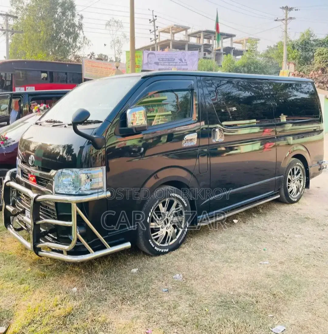 Toyota HiAce 2021 Black